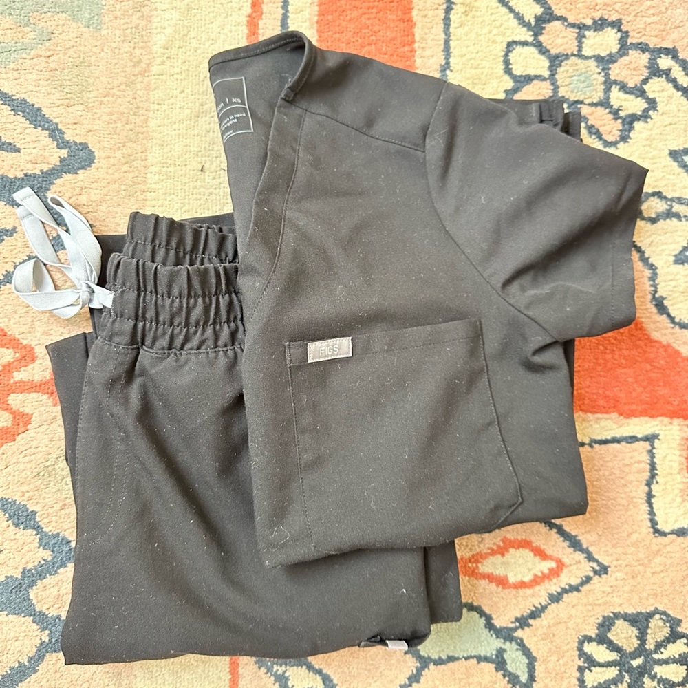 Figs xs one pocket top and Yola pants